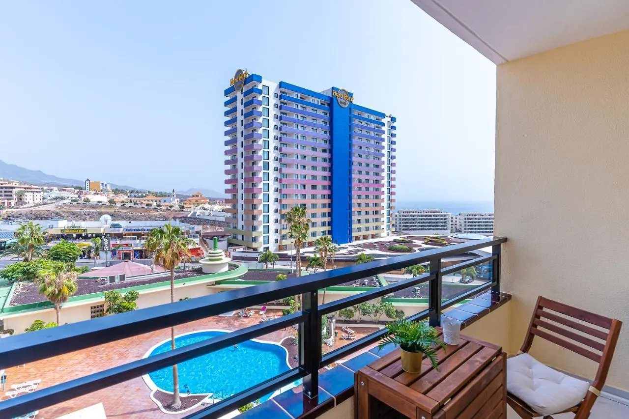 Modern 2-Bedroom Apartment With Stunning View contacts